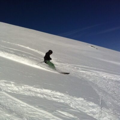 Skiing powder at Roundhill