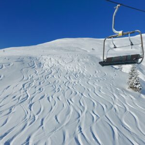 Ski tracks