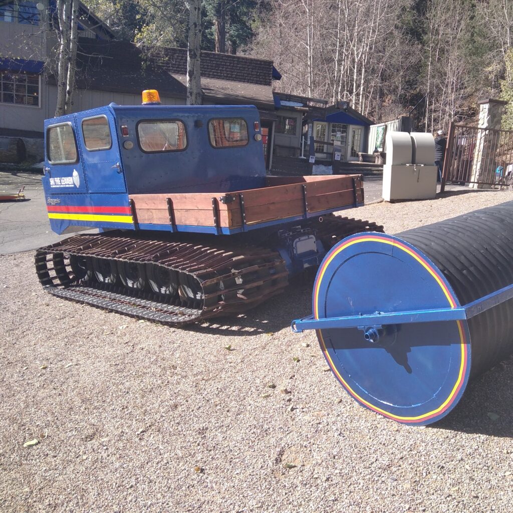 Snow groomer